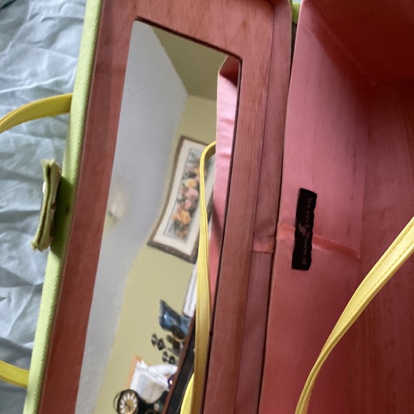 Jeannie Lottie green purse - Picture 6 of 10